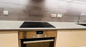 London city airport 2 bed apartment - Image 5
