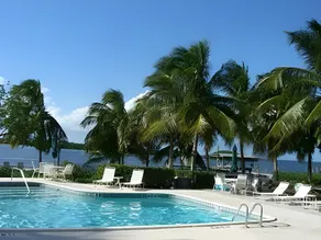 Coconut Palm Inn - Image 5