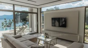 Presidential Beach Villa - Image 2