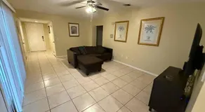 G7 Private Room with Smart TV Near Everything - Image 4