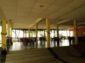 Lake Edge Holiday Inn - Image 4