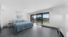 Waterfront Stay at Newport Commercial Kitchen - Image 2