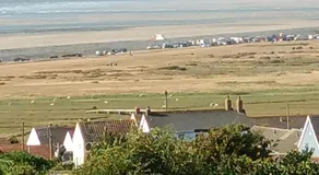 Contemporary one bed studio. Sea views and parking - Image 4