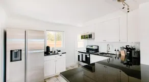 The Gem! Walk or Bike to the Beach, Quality & Comfort - Image 3