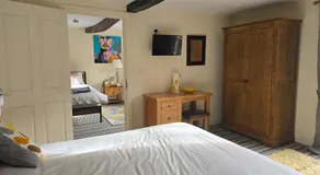 Family room 2 - The Unicorn Hotel - Image 3