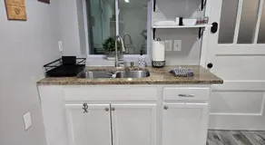 Entire guesthouse in Atlanta, Georgia - Image 5