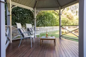 Cosy Romantic Lodge, Perfect Couples Getaway - Image 5