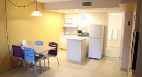 Canada House Pompano Beach - Image 2