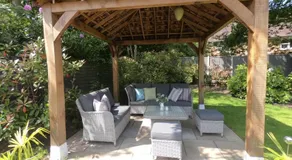 King size room with own bathroom & livingroom in a luxury home, free WiFi, HOMESTAY - Image 4