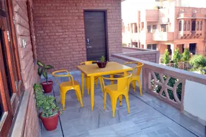 Hotelier Hosts - A Home Stay - Image 4