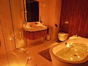 One Room Hotel - Image 4