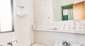 7 Inn - Image 2
