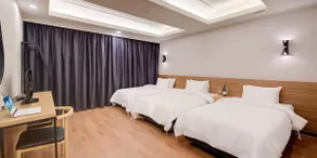 M Hotel - Image 2