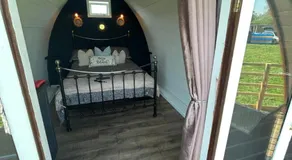 Dolafon luxury glamping pod 1 with hot tub - Image 2
