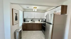Comfy NJ 2BR Close to Airport, Dream Mall & NYC - Image 5