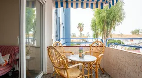 Apartamento en complejo residencial con piscina y garaje a 100m del mar - Image 2