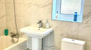 Newly Renovated 2BR Near Airport Book Fast - Image 2