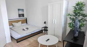 Stylish Studio for Two Prime Location in Hamburg - Image 5