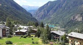 Charming Alpine Two Bedroom Apartment Near Ski Slopes With Parking - Image 5