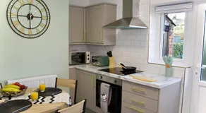 Cosy 2-Bed Home Near St Helens Centre - Free WiFi - Image 3