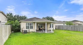 Cozy Stylish Retreat with Porch Swing Near Houston - Image 3