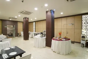 Hotel Emirates - Image 3