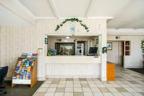 OYO Hotel Hutchinson West 4th Ave - Image 2