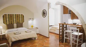 HOME 5 - Fra Leone - Image 2
