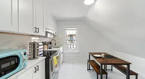 Cozy Gem in the Heart of East Rock with FREE Parking near Yale and DT - Image 4