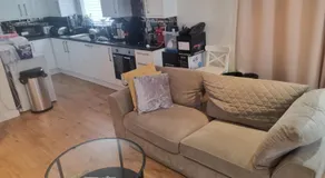 Fabulous two bedroom flat with concierge - Image 3