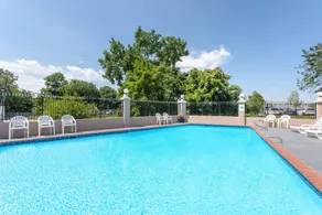 Ramada Limited Cockeysville - Image 2