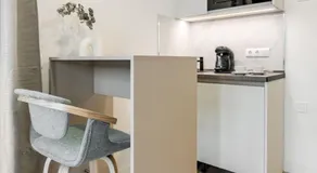 Square Rooms by Charming, cerca del aeropuerto y con un pequeño gimnasio - Image 3