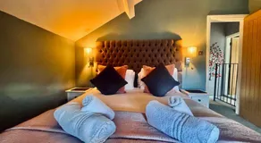 High Street Apartment - Image 2
