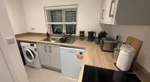 Sleek 1 Bed Flat near Warwick Castle with Parking - Image 3