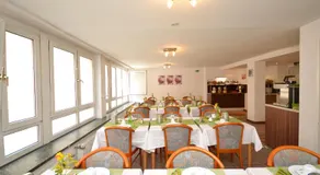 Crown Hotel - Image 3