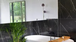 VIBE LUXURY CABINS - Image 2
