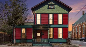 Lil' Red House On Porter - Image 4