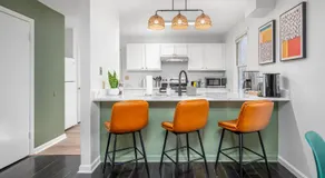 Color Pop Cottage Stylish 2BR with 2 Parking Spots - Image 3