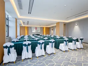 Echeng Hotel Huanggang Wanda Plaza City Museum - Image 4