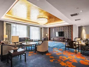 Auspicious Phoenix Hotel - Image 5