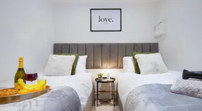 Boutique Apartment - City Centre - Free Parking, Fast Wifi and Smart TV by Yoko Property - Image 2