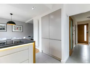 Spacious Modern Garden Family Home - Image 4