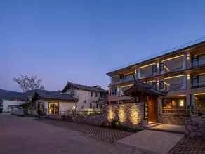 Xue Luo Light Luxury‌ SnowMountainSceneryVilla - Image 4