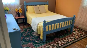 Beautiful Room near JFK and close to LaGuardia Airports - Image 2