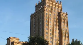 Premium Apartment in quiet & historical area - Image 5
