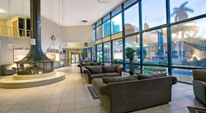 Walk to the beach, Studio, Pool AND FREE Parking - Image 3