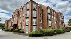 Luxury 2 Bed Apartment Central Yarm - Image 3