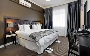 Ascot Hotel - Image 2