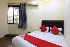 Hotel Crown Goregaon Mumbai - Image 2