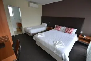 Heathcote Hotel - Image 2
